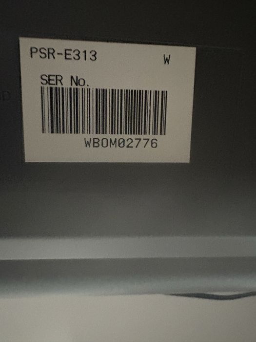 Teclado Yamanha com suporte