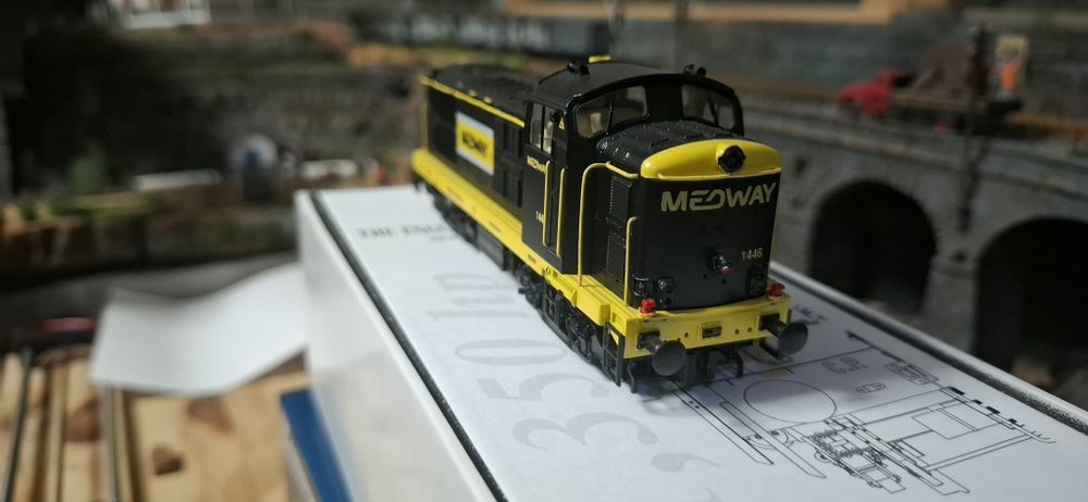 Locomotiva H0 1400 medway sudexpress  comboios eléctricos
