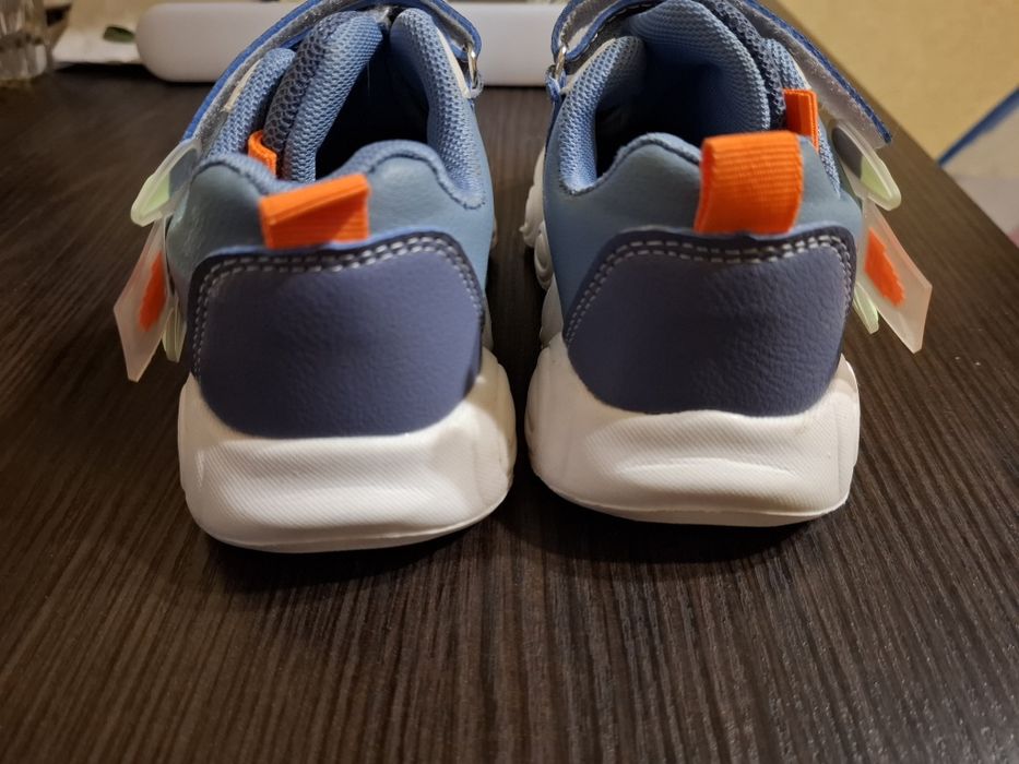 Дитячі кросівки 27 розмір