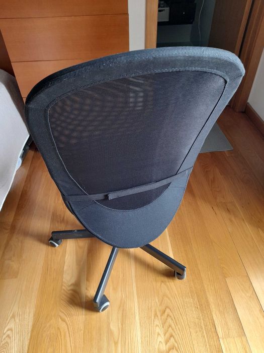 Secretária com Estantes e cadeira