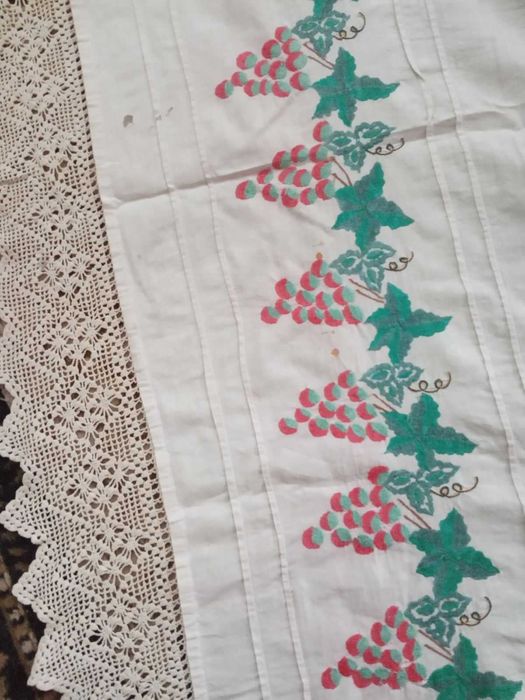 Простынь вышитая