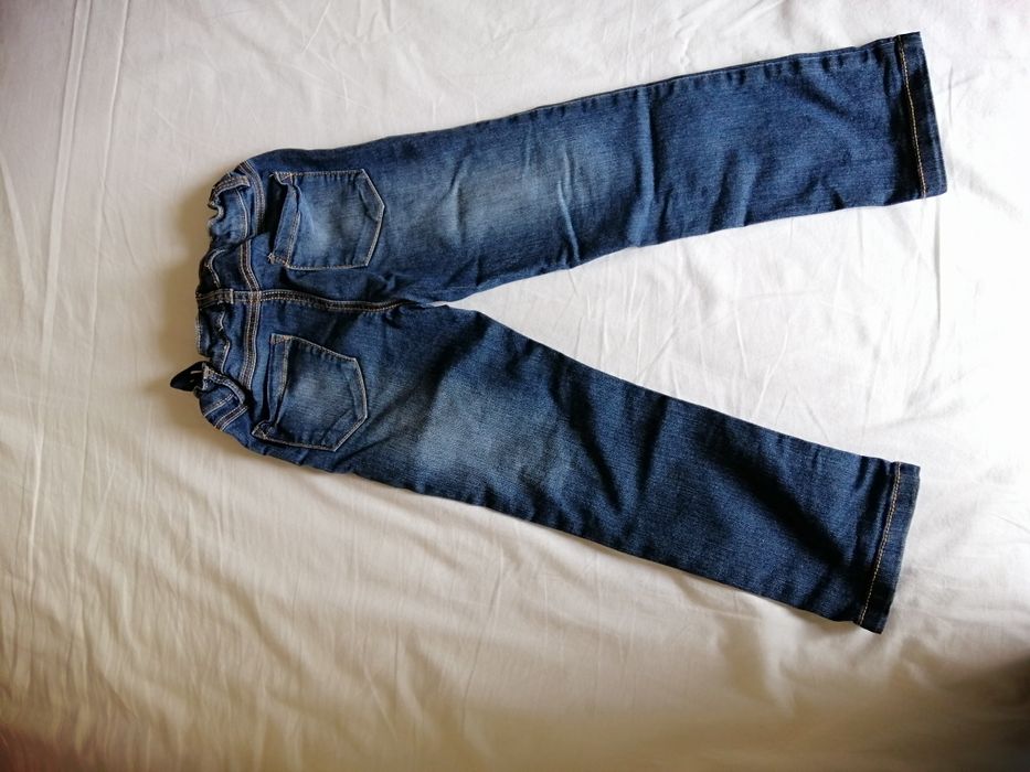 Продам джинсы на девочку