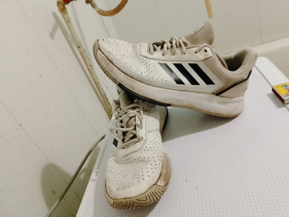 Кроссовки adidas 43размер ОРИГИНАЛ