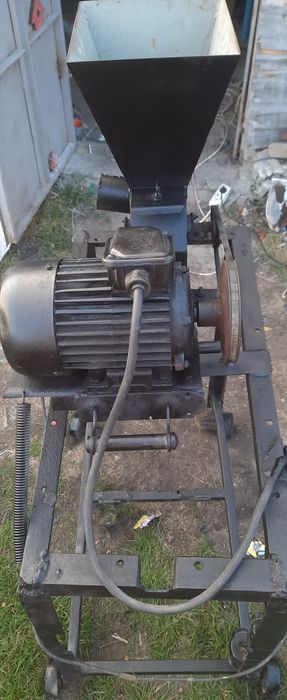 Млин для перебою зерна. Робочий