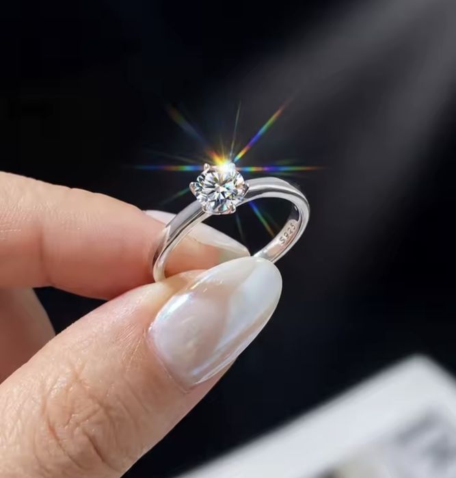 Серебряное кольцо 925 пробы! Фианит Swarovski / Скидка -70%