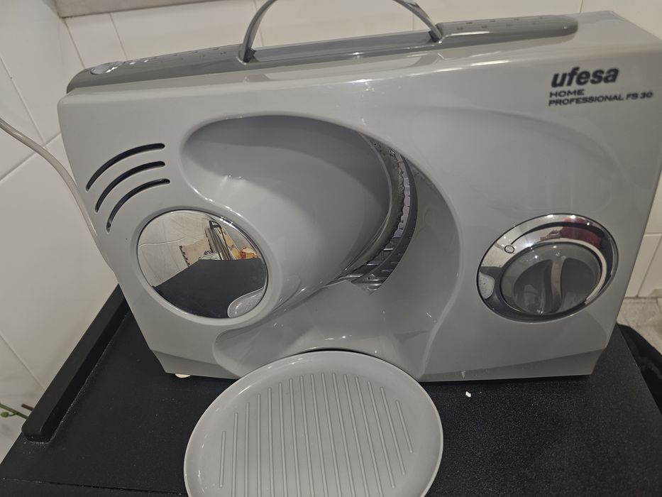 Maquina elétrica de cortar fiambre e queijo