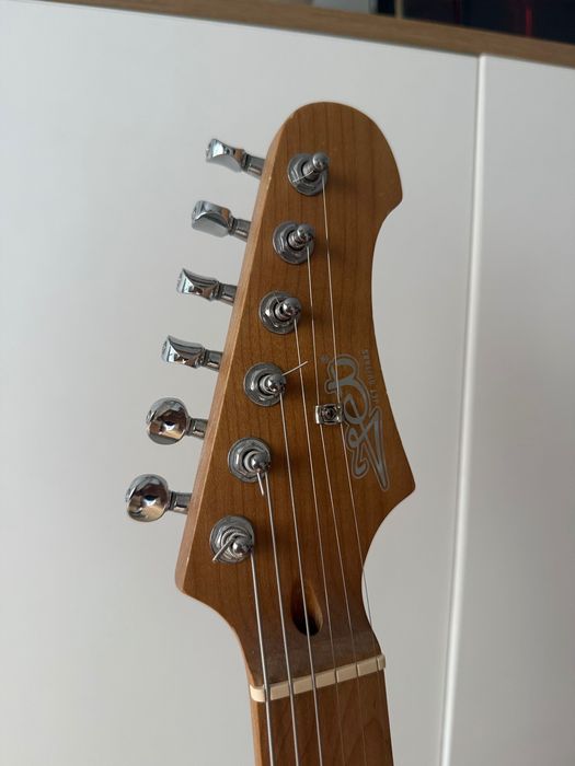 Gitara elektryczna JET Guitars JS-300 BL SSS
