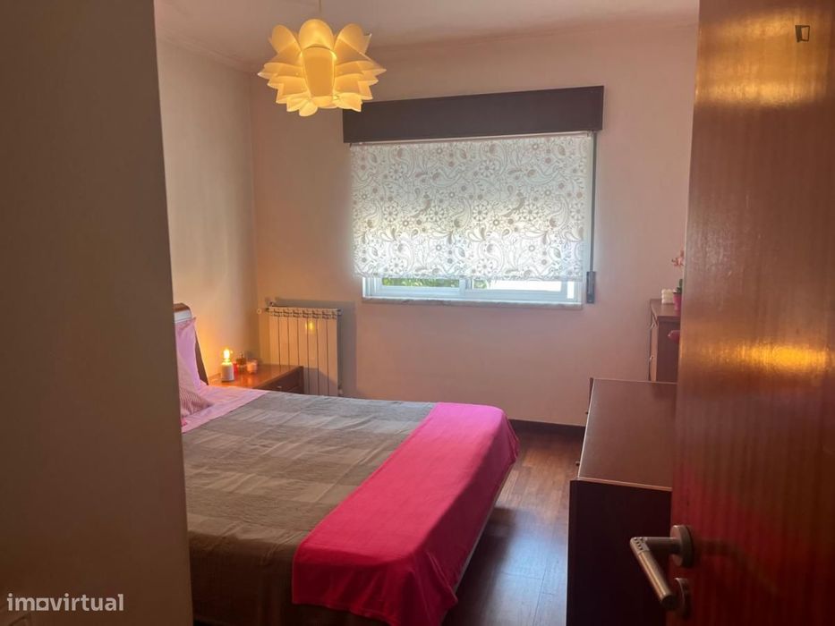 Quarto - localizado em Benfica Lisbon
