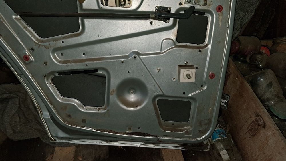 Продам задні  двері для ваз 2110