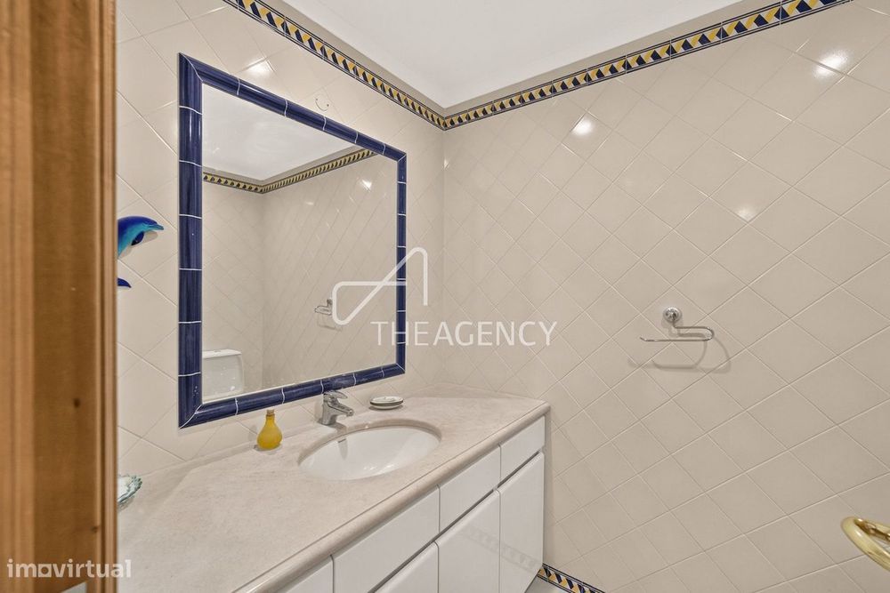 Amplo Apartamento T3+1 no Último Andar nos Jardins da Parede