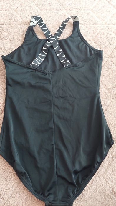 Kostium nike w kolorze czarnym