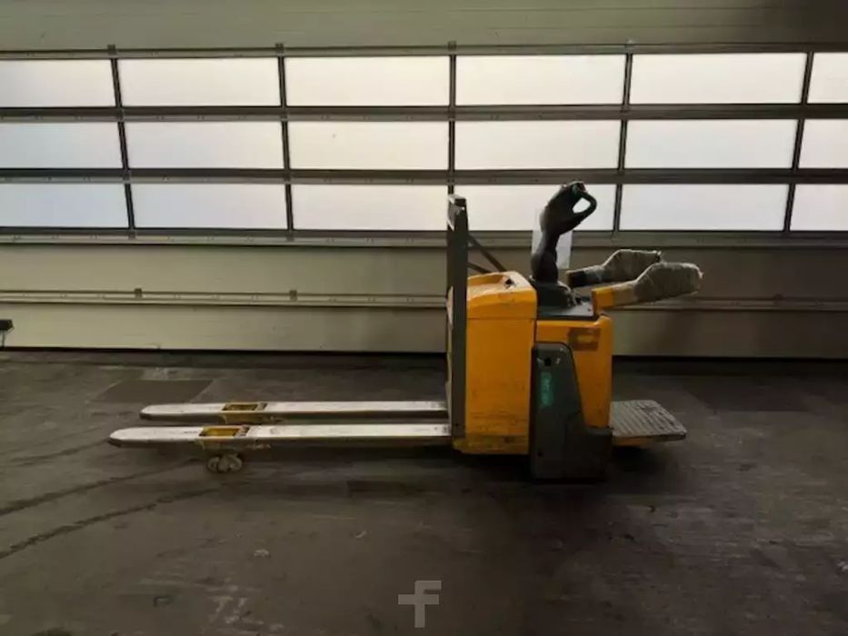 Elektryczny wózek widłowy Jungheinrich ERE 120 - widły 1800 mm