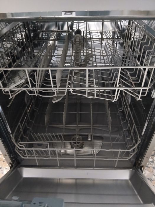 Máquina de Lavar Louça Kunft em Inox – Excelente Estado