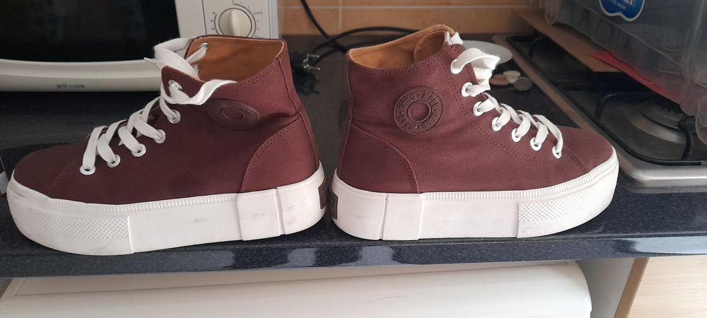 Tenis com plataforma