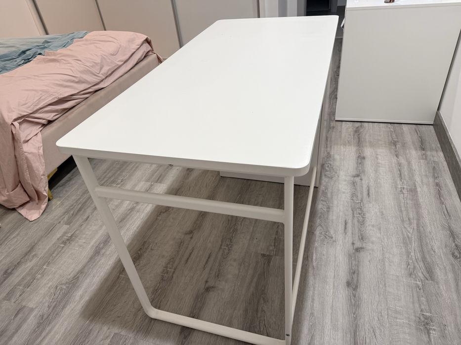 Secretária IKEA para desocupar