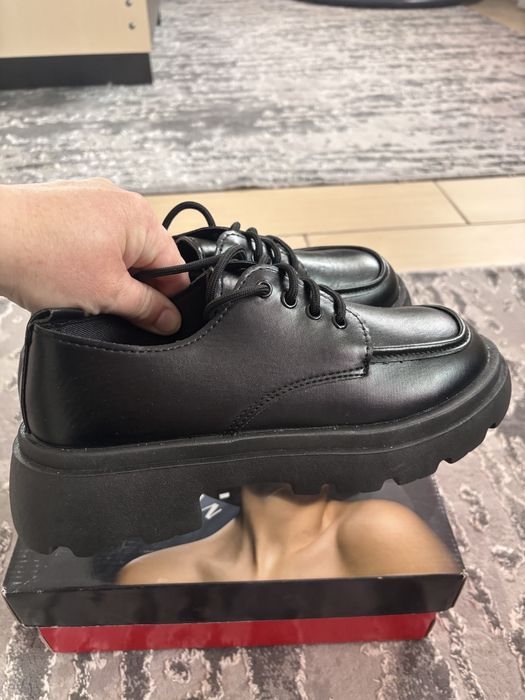 Туфлі чорні жіночі