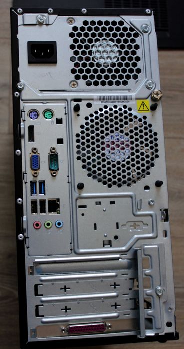 Komputer Lenovo ThinkCentre M700