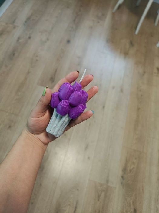 Świeczka sojowa bukiet kwiatów tulipanów