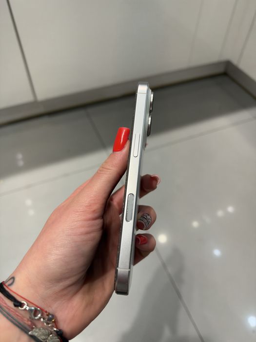 iPhone 16 Pro 128 GB White Titanium | Zadbany | 81% baterii
