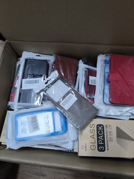 Etui i szkła hartowane do telefonów i tabletów 1500 sztuk NOWE