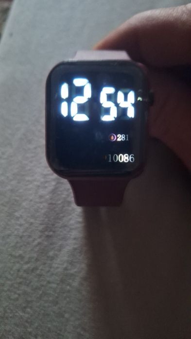 Witam sprzedał ładny zegarek dla kobiet