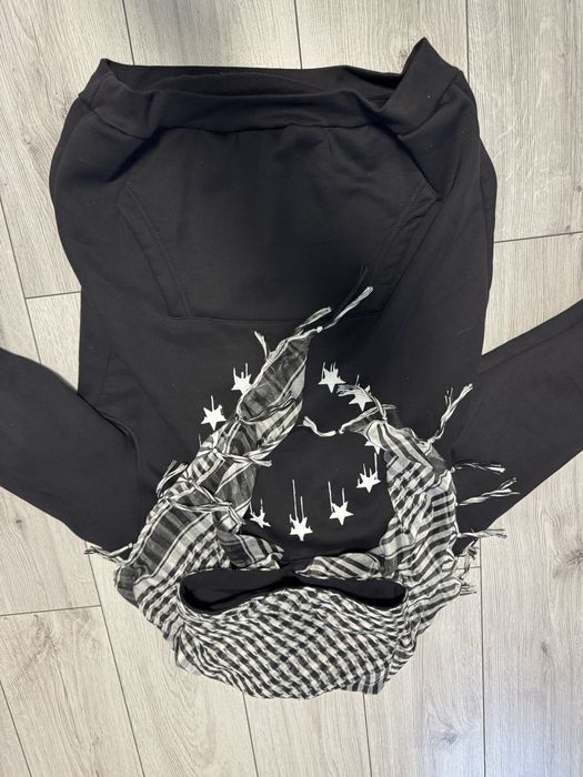 кофта з шарфом.