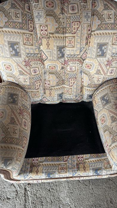 Conjunto de sofá + poltrona vintage em tecido e madeira