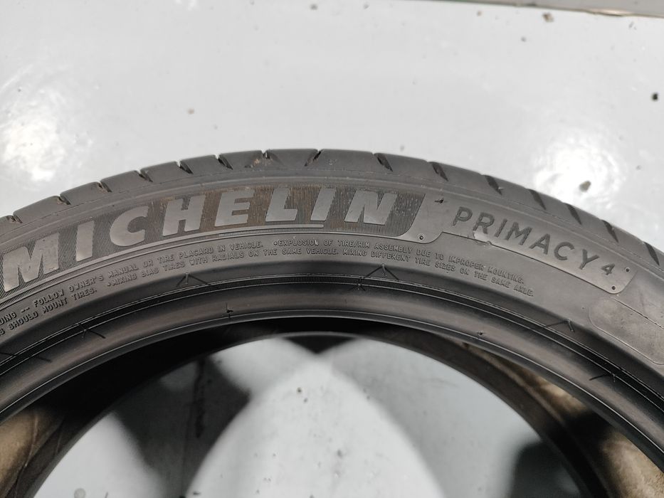 2 pneus semi novos 205-45R17 Michelin - Oferta da entrega - 100 Euros