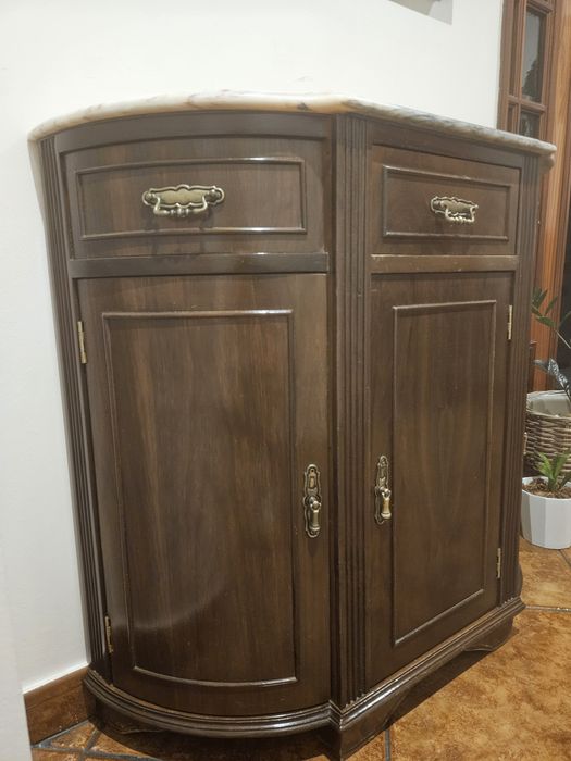 Sapateira em nogueira