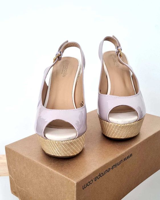 Sandálias de couro. Mascotte.