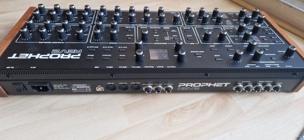 Sequential Prophet REV2 16 voice Desktop