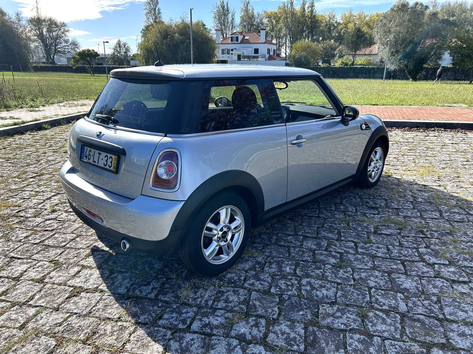 Mini Cooper One D461455745645946882