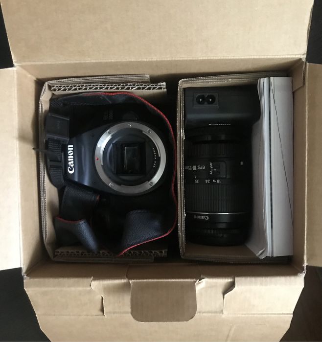фотоапарат Canon EOS 2000D