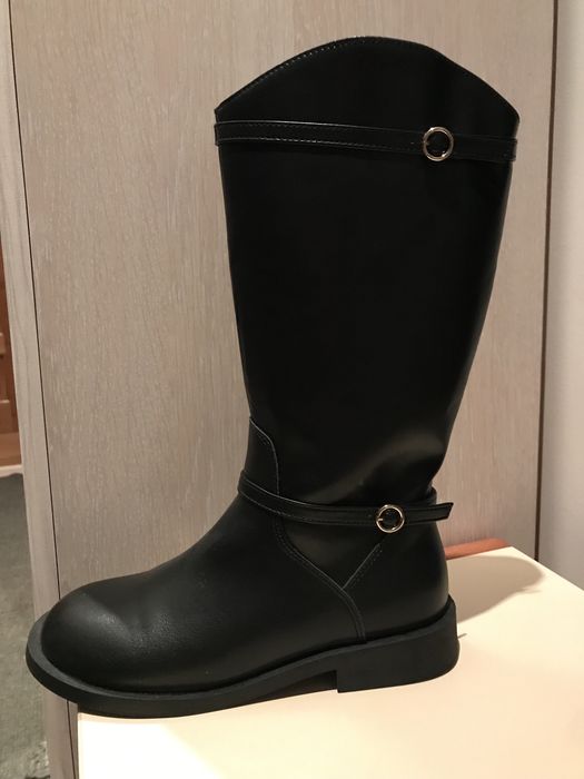 Чоботи фірми Zara