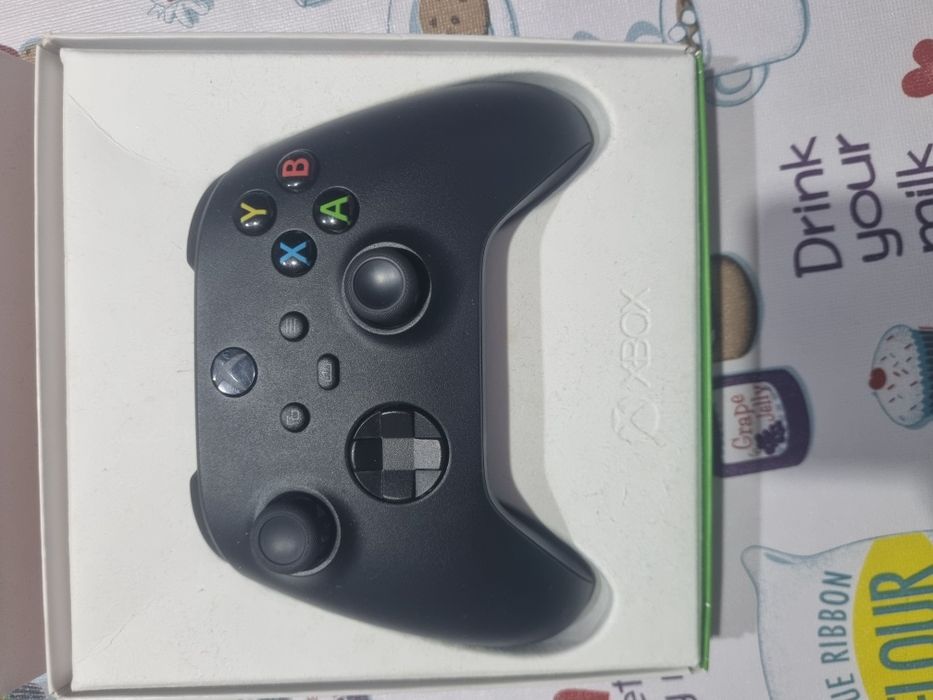 Troco/vendo Xbox one S de 1terabyte com comandos e 5 jogos