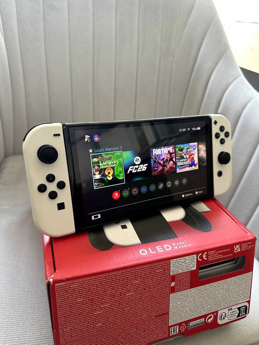 Nintendo Switch Oled + 2 gry + cały zestaw