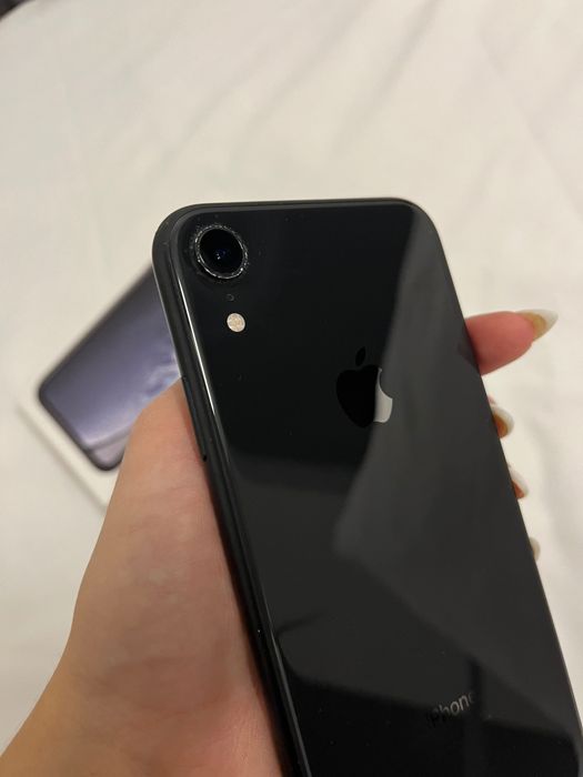 iPhone XR com caixa