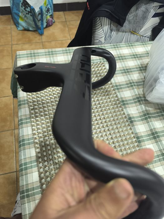 Guiador integrado carbono
