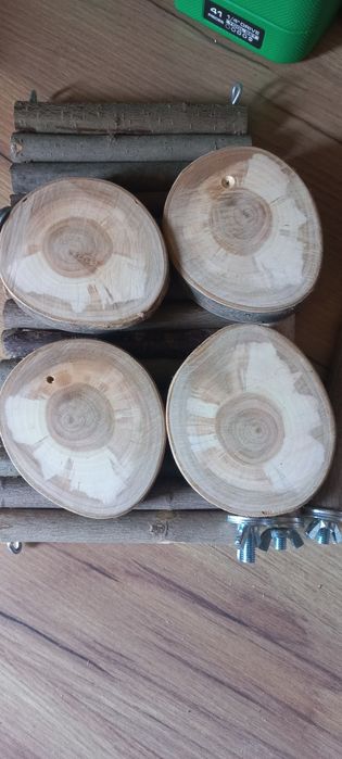 Жердинки, полички для папуг.