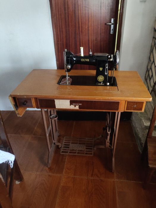 Máquina costura oliva