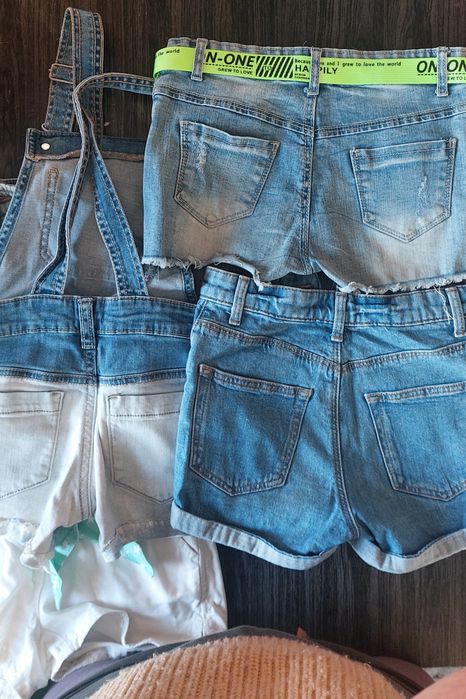 Продам речі,в ідеальному стані .90% речей це джинс.Розміри з 128по140