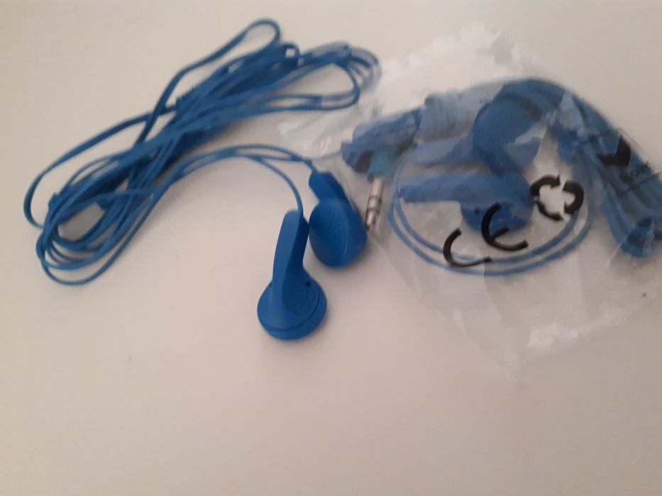 Auriculares de ouvido novos