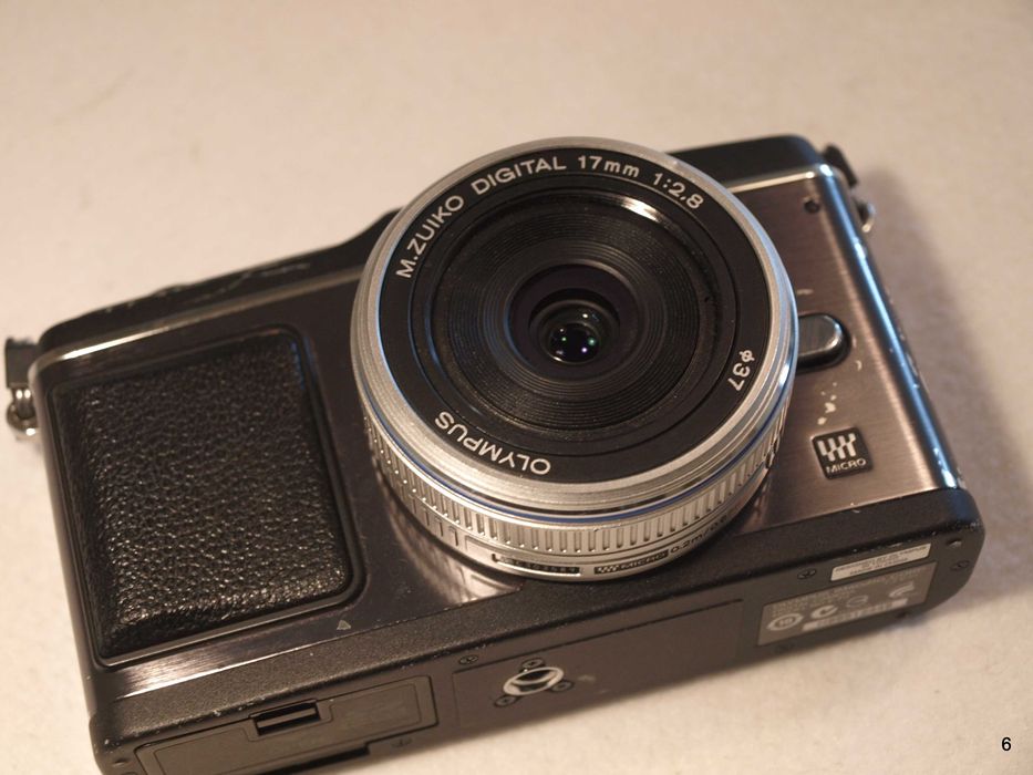 Olympus Pen E - P2 : body, obiektyw 17 mm, wizjer