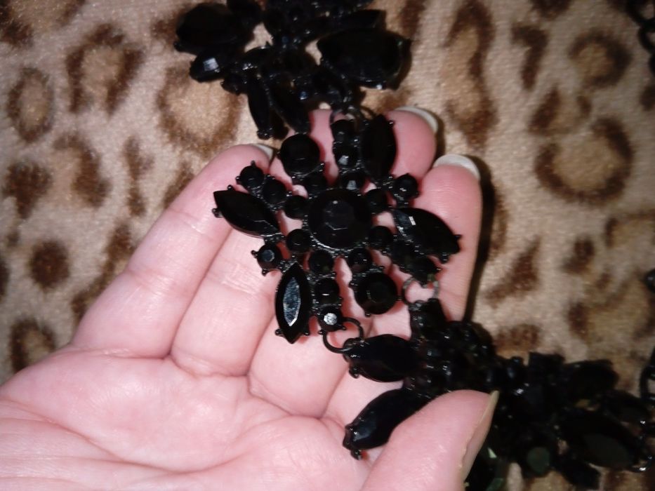 Colar com cristais preto