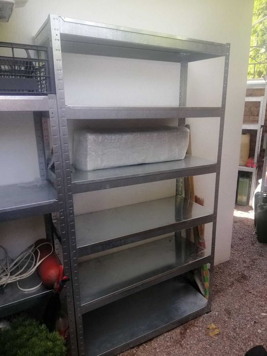 Стелажі для дому