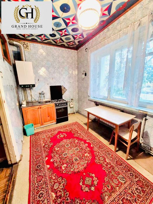 Продам елітну трикімнатну квартиру в центрі міста - 100 м².