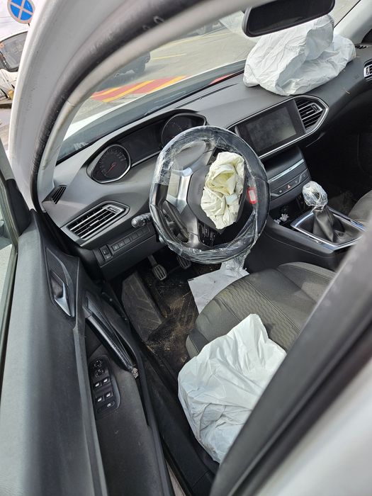 Peugeot 308 II 1.6 BlueHDi de 2016 para peças