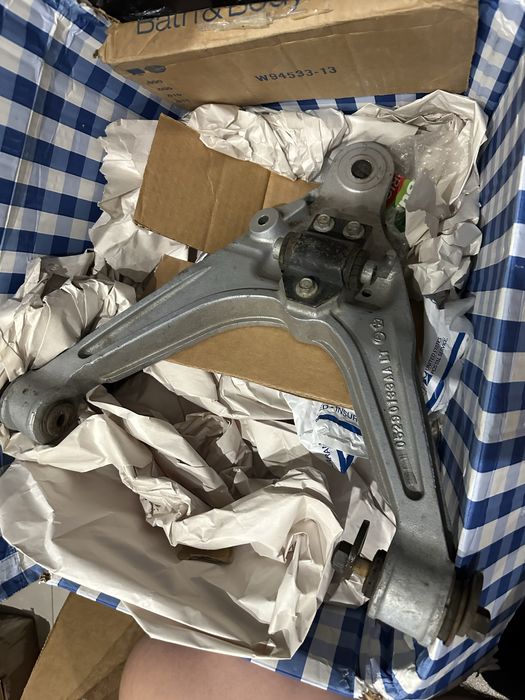 Dodge viper srt-10 ричаг нижній лівий зад 05290133aa