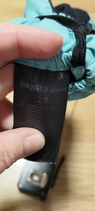 2,5-3 роки зимова шапка шолом, рукавиці краги не промокає, зимові