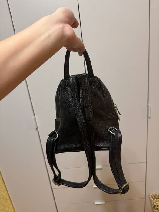 Шкіряний рюкзак чорного кольору